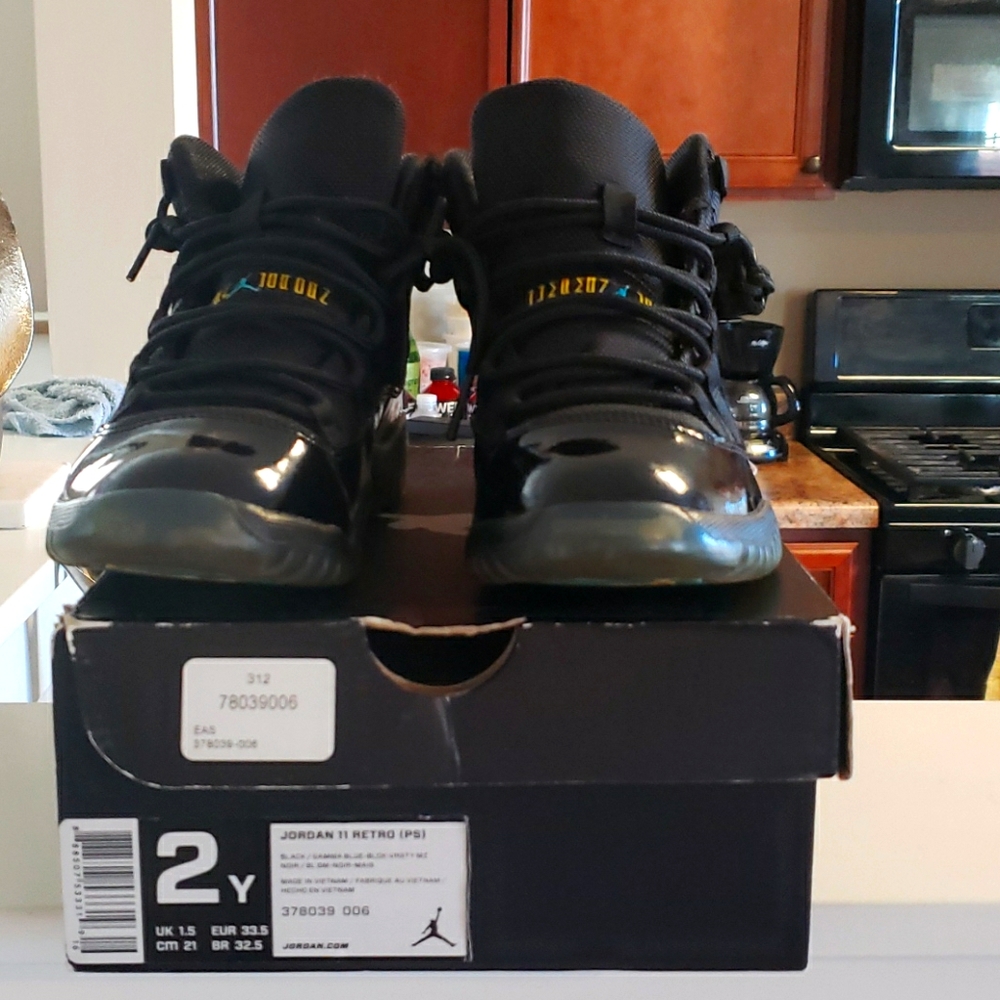 Sneakers